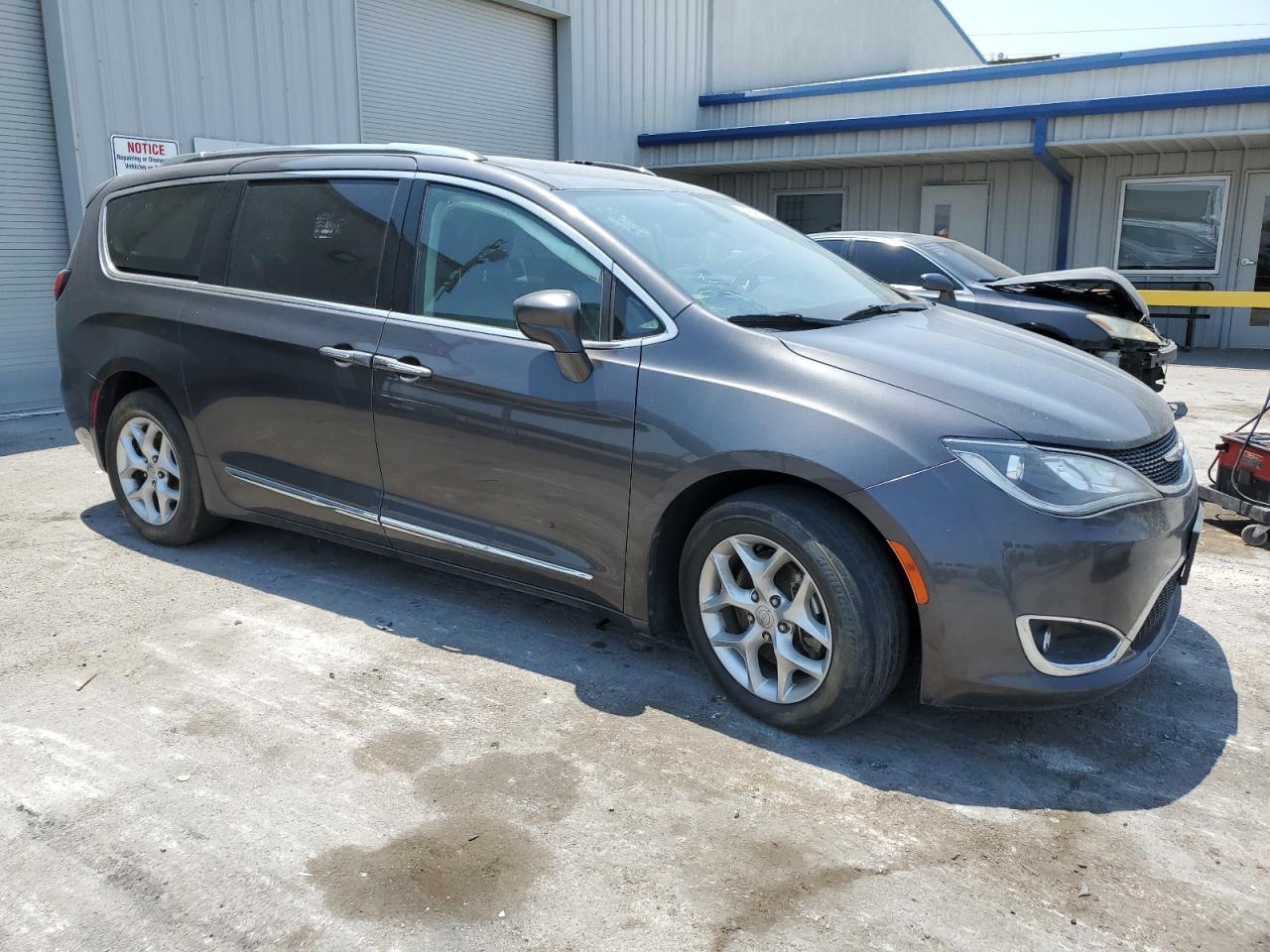 2019 Chrysler Pacifica Touring L Plus - Фото 4