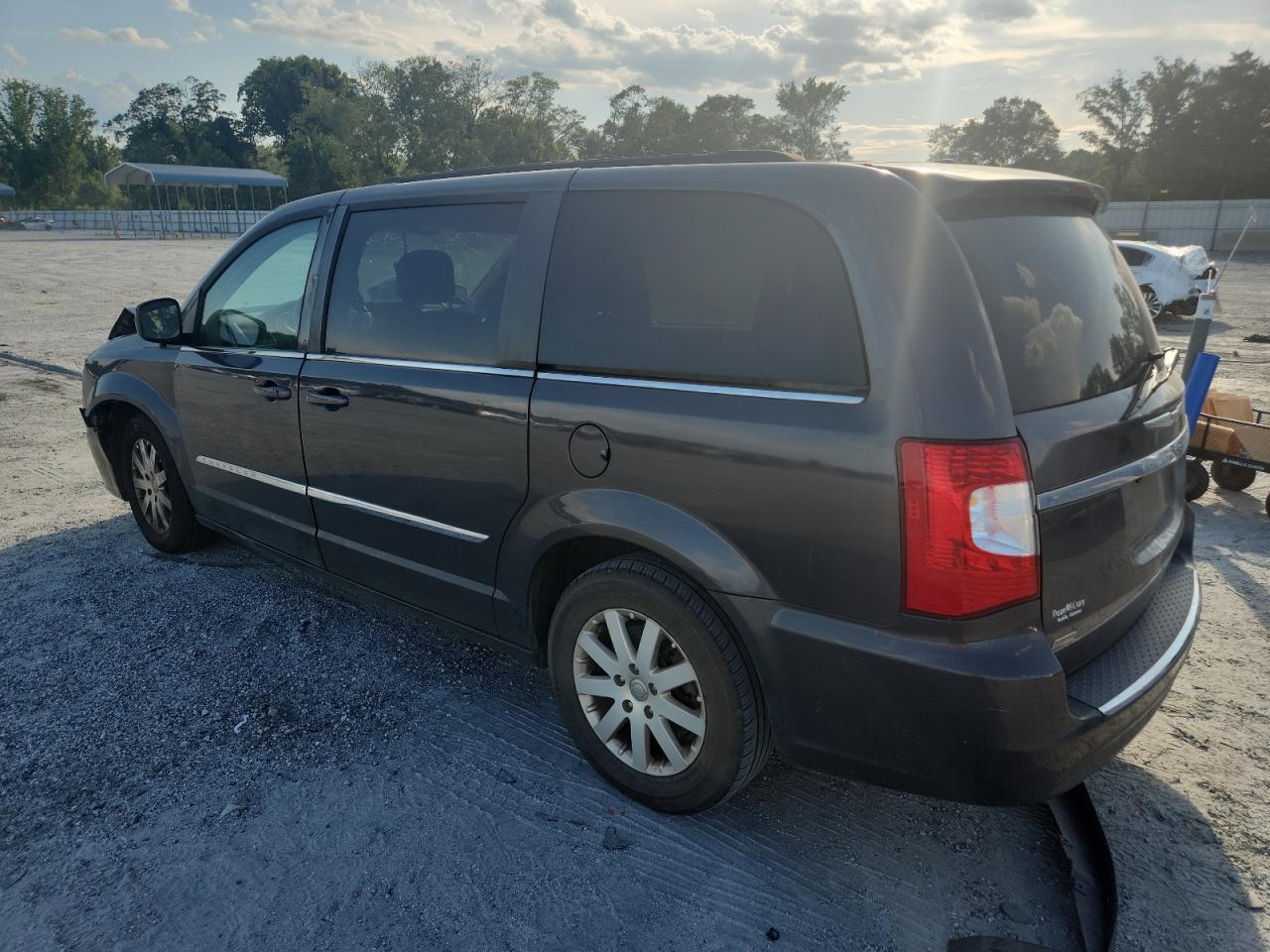2016 Chrysler Town & Country Touring - Image 2