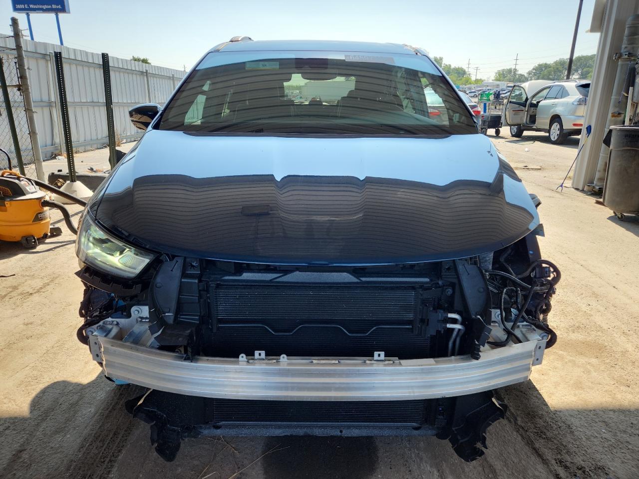 2025 Chrysler Pacifica Limited - Image 5