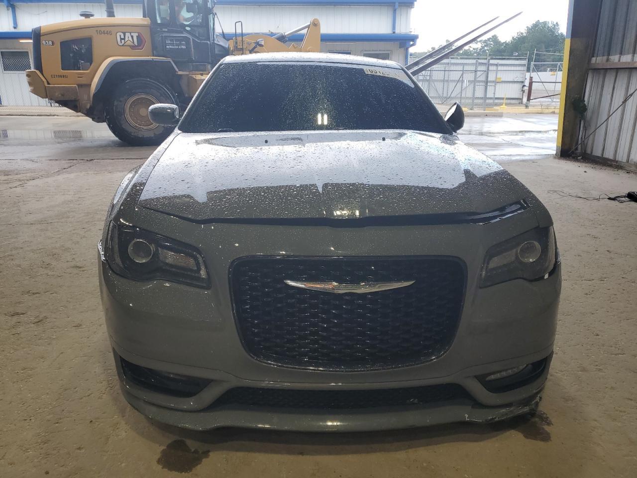 2018 Chrysler 300 S - Image 5