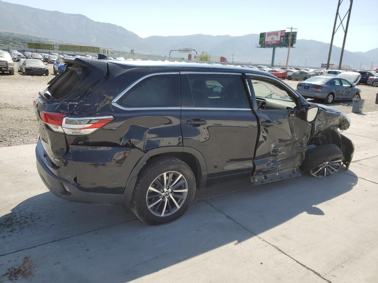 2017 Toyota Highlander Se - Фото 3