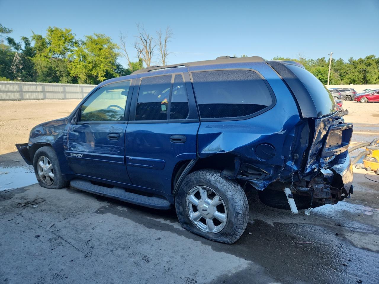 2005 GMC Envoy - Фото 2