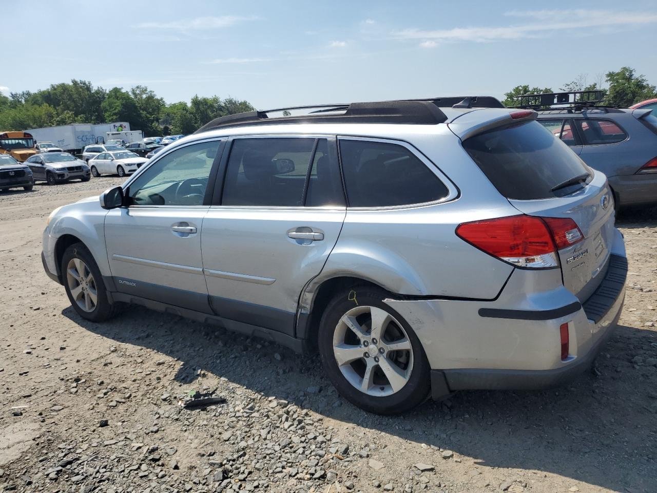 2014 Subaru Outback 3.6R Limited - Image 2