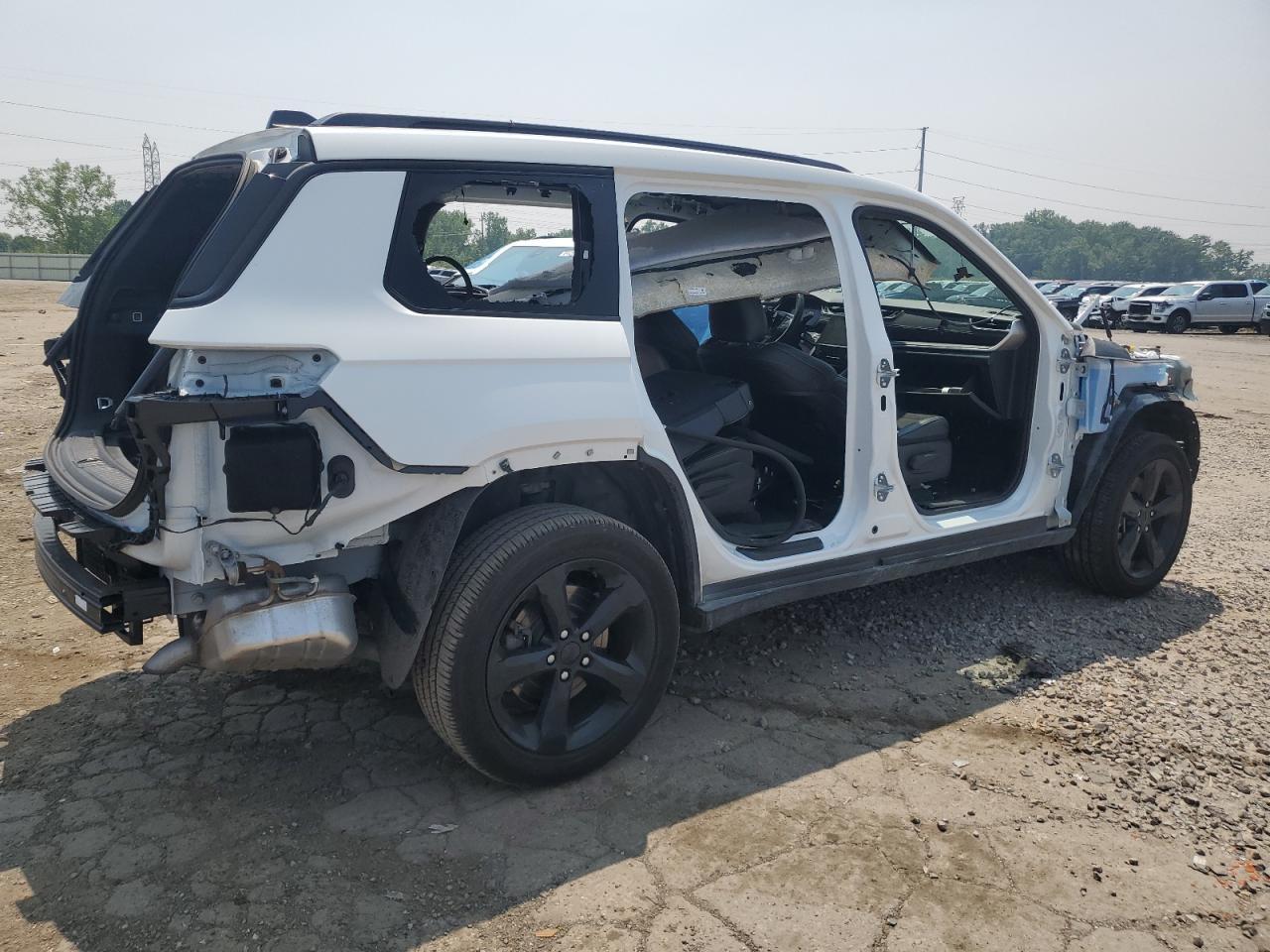 2024 Jeep Grand Cherokee L Laredo - Image 3