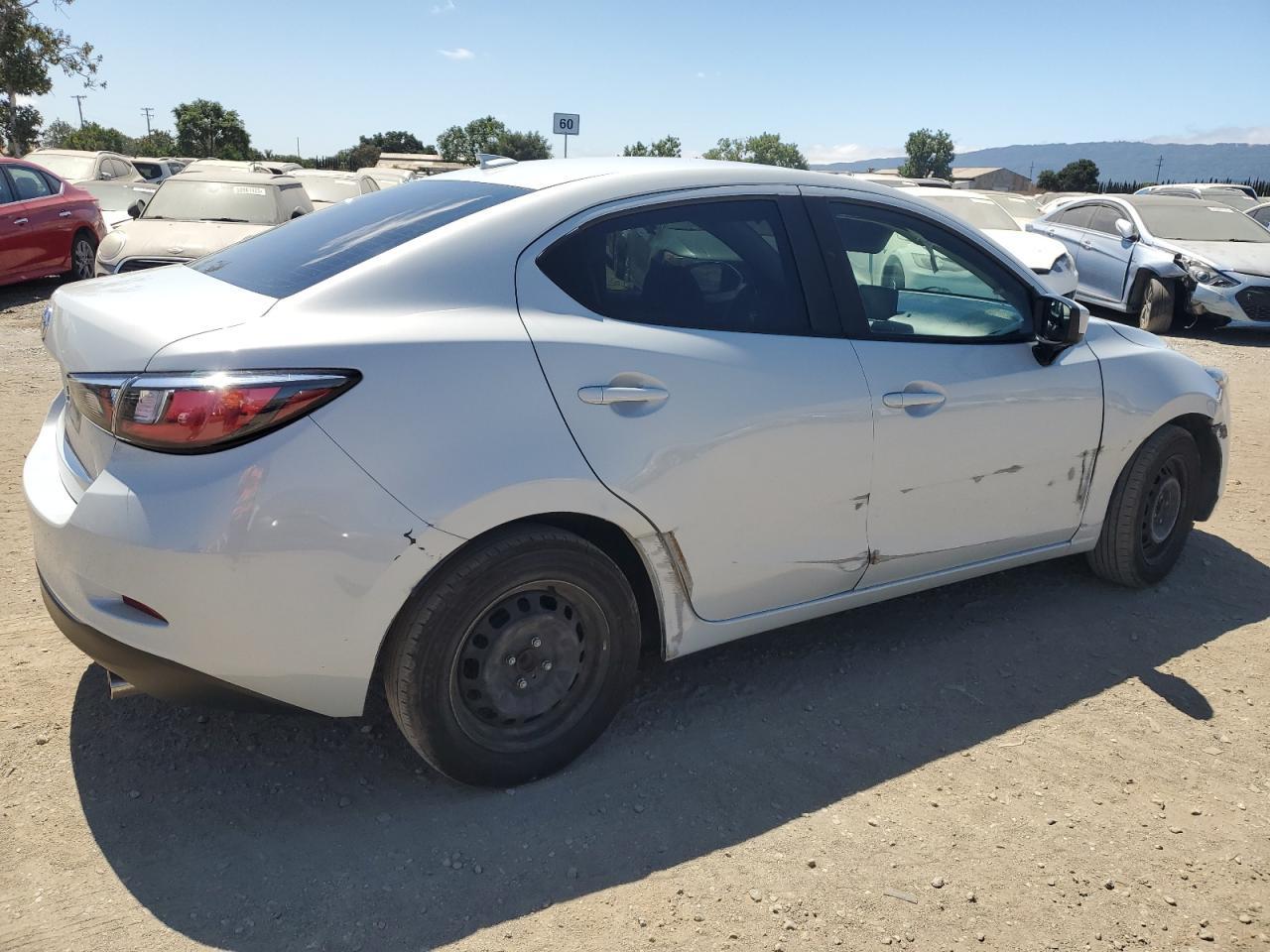 2019 Toyota Yaris L - Фото 3