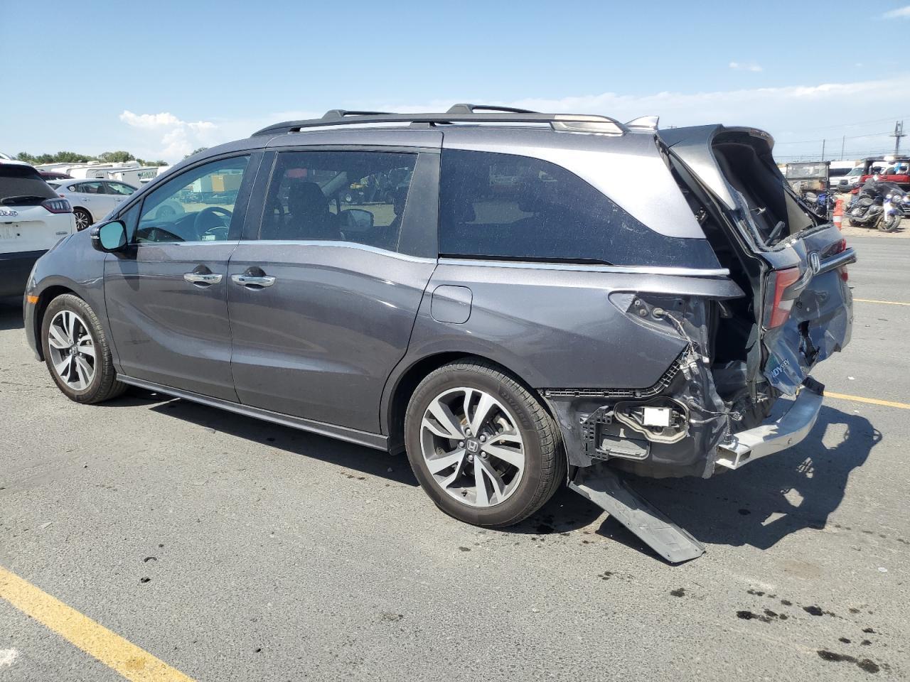 2022 Honda Odyssey Touring - Image 2
