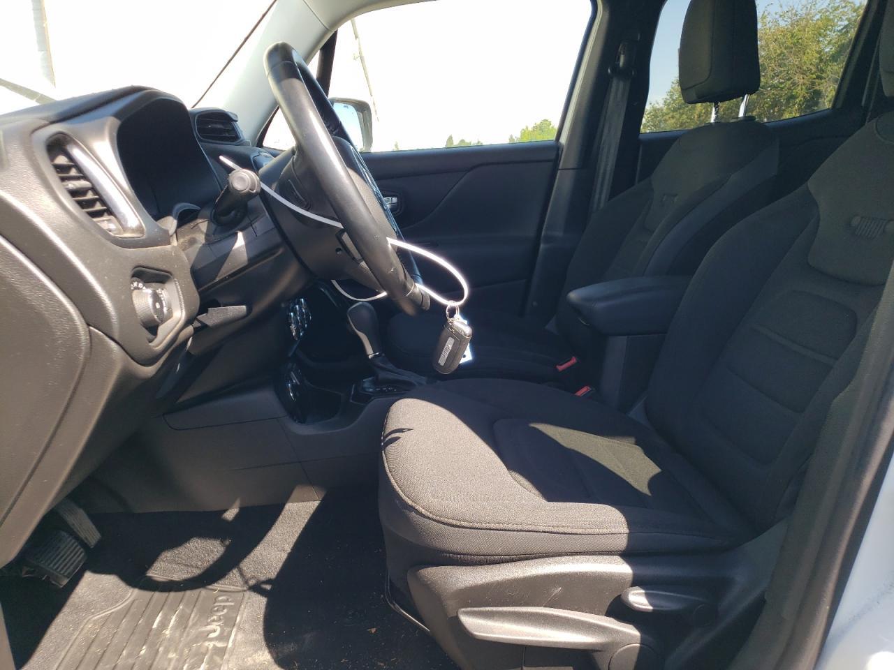 2017 Jeep Renegade Latitude - Image 7