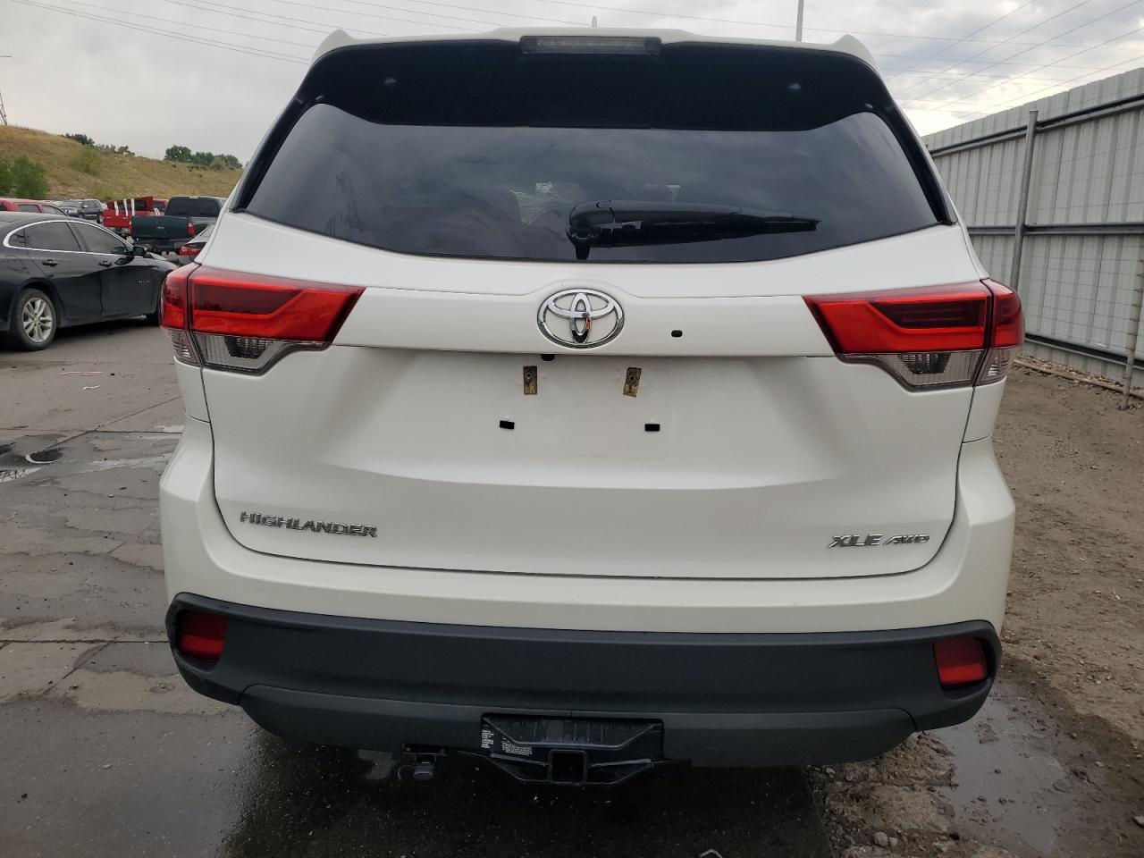 2017 Toyota Highlander Se - Фото 6