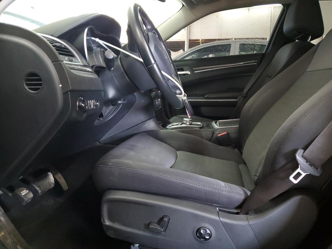 2018 Chrysler 300 Touring - Фото 7