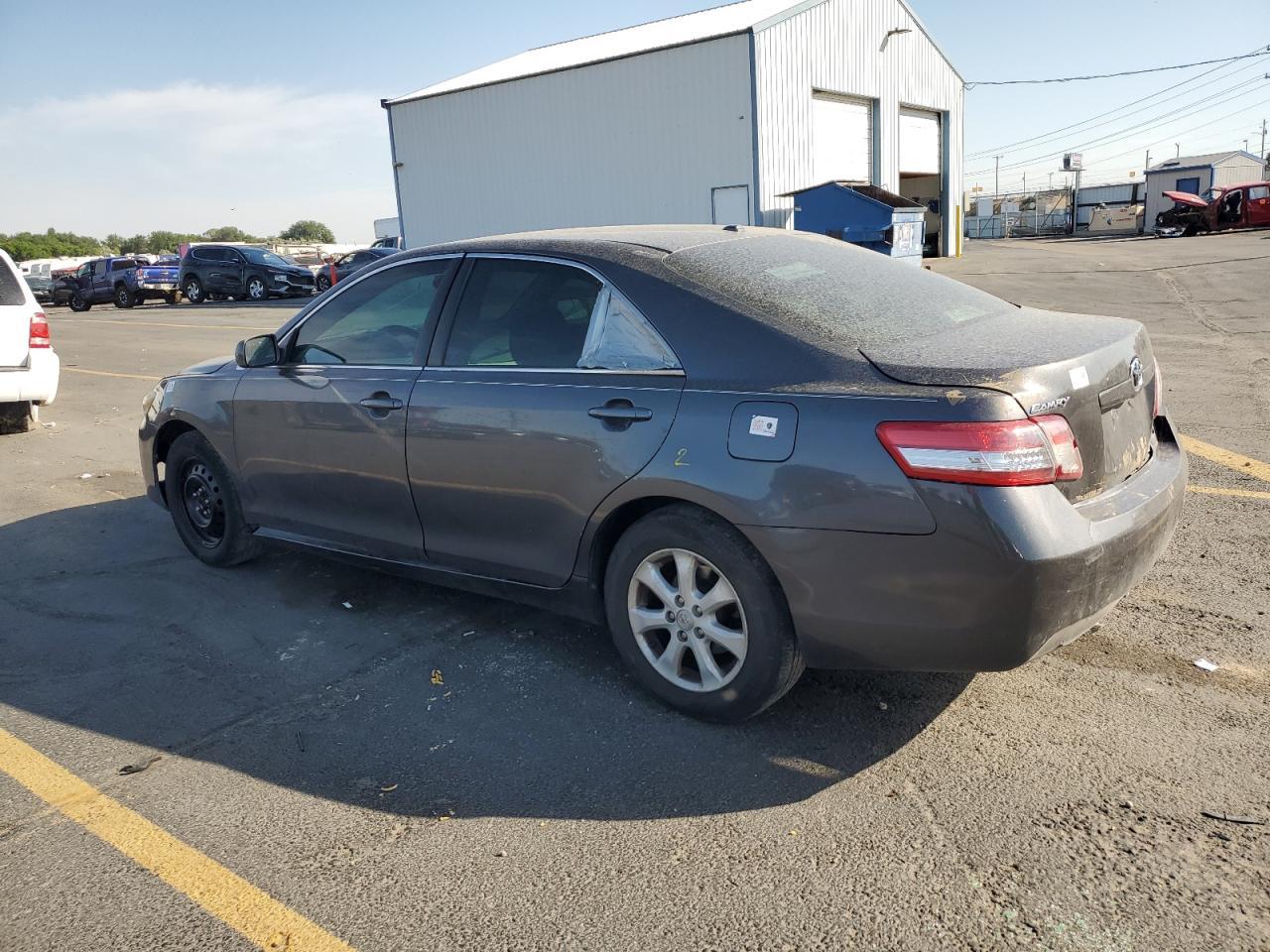 2011 Toyota Camry Base - Фото 2