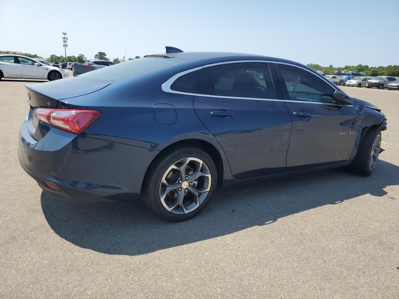 2022 Chevrolet Malibu Lt - Фото 3