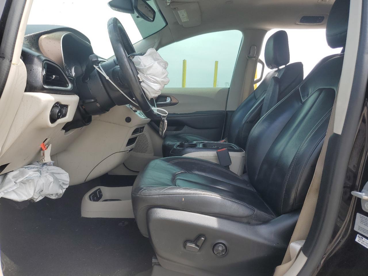 2017 Chrysler Pacifica Touring L - Image 7