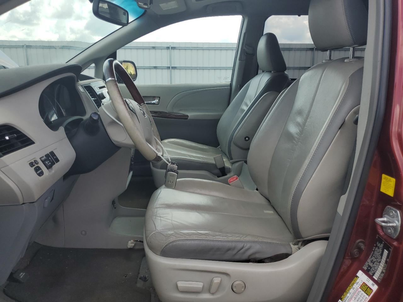 2011 Toyota Sienna Xle - Фото 7