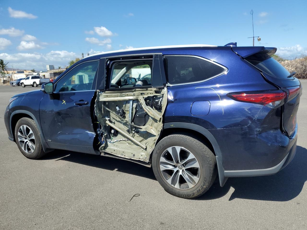 2022 Toyota Highlander Hybrid Xle - Image 2