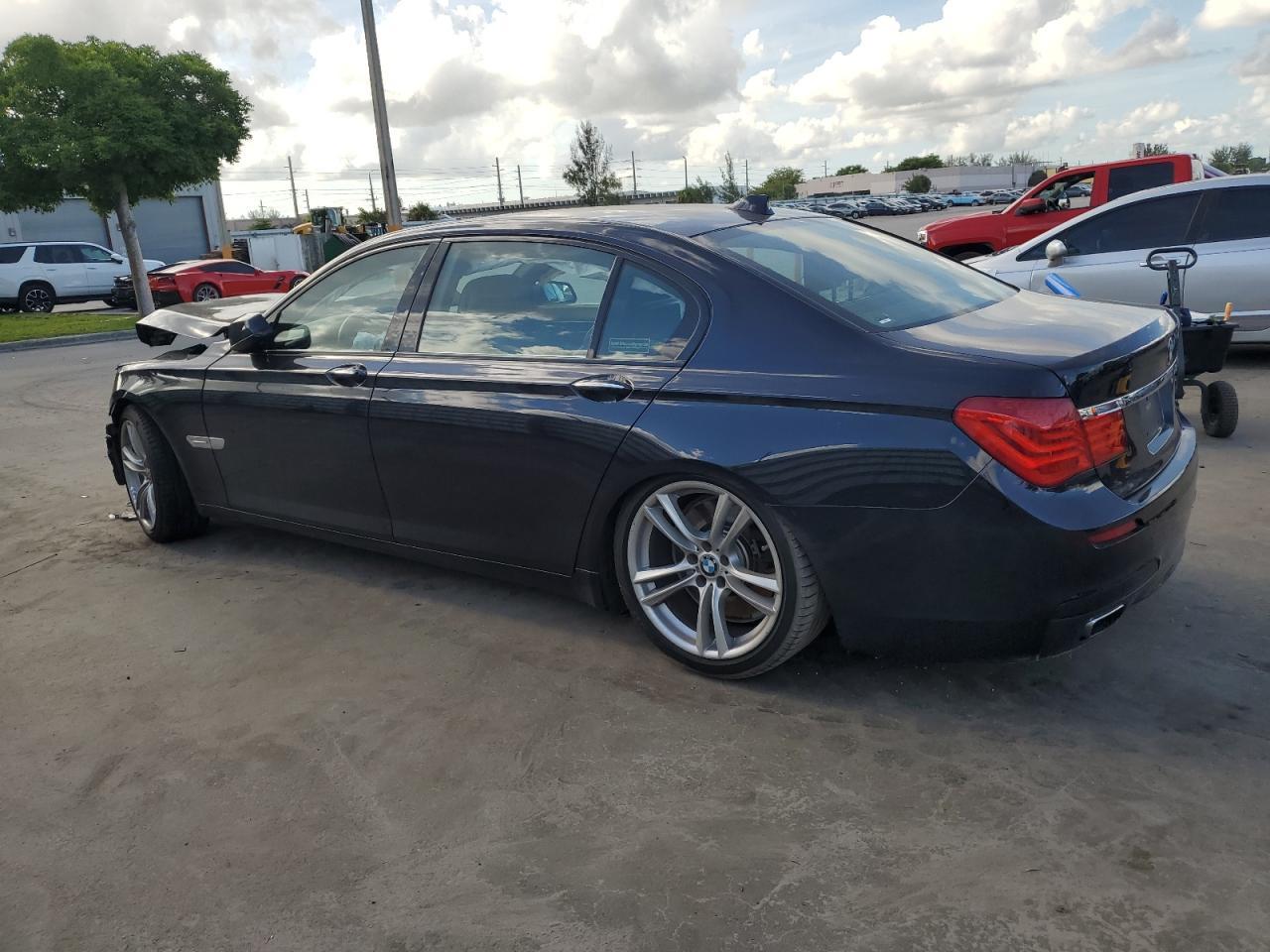 2012 BMW 750 Li - Фото 2