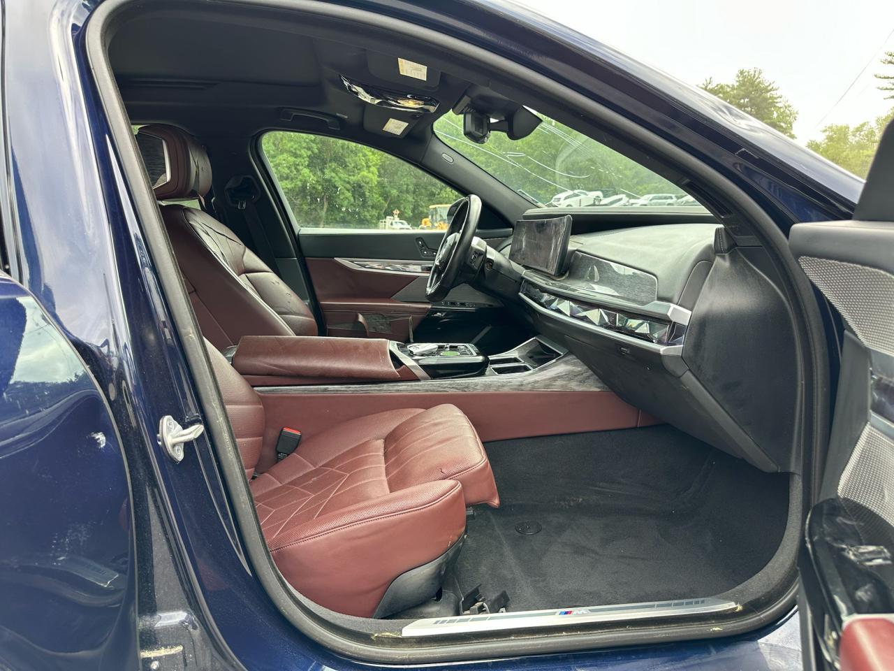 2023 BMW 760 Xi - Image 6