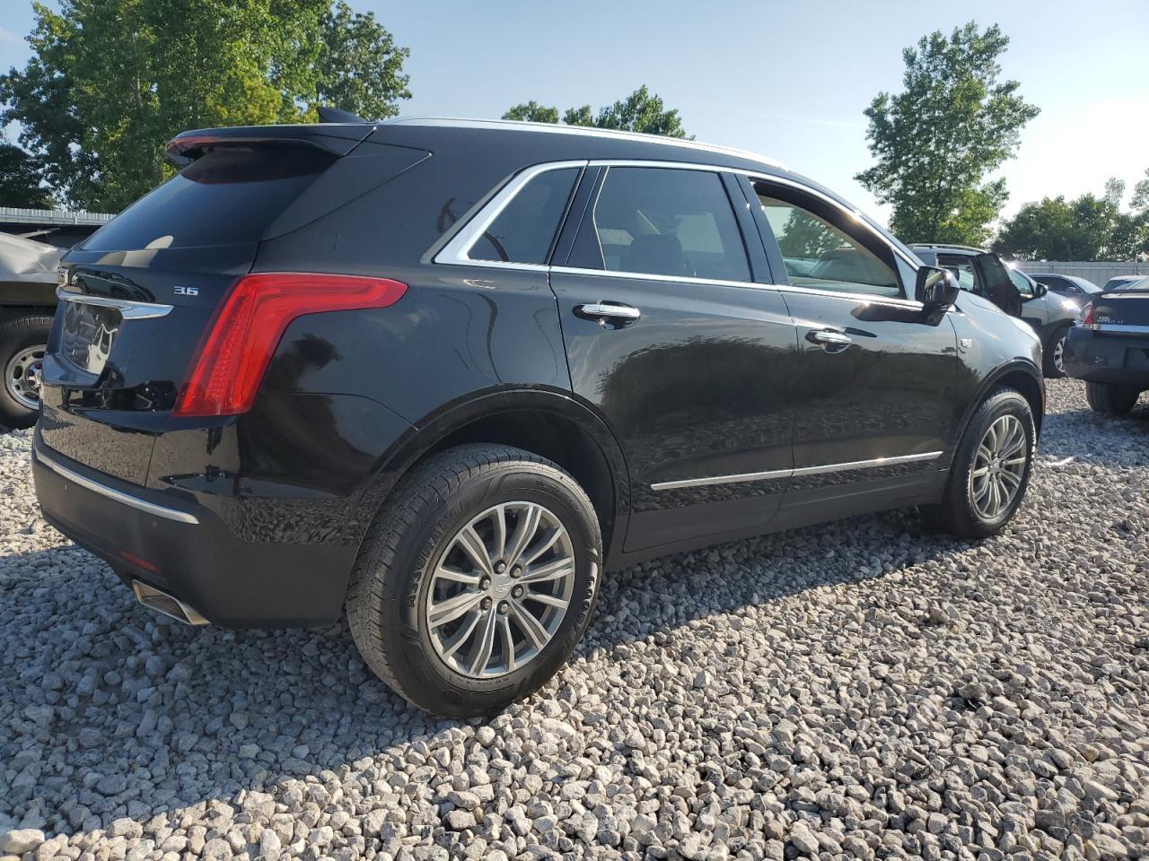 2017 Cadillac Xt5 Luxury - Image 3