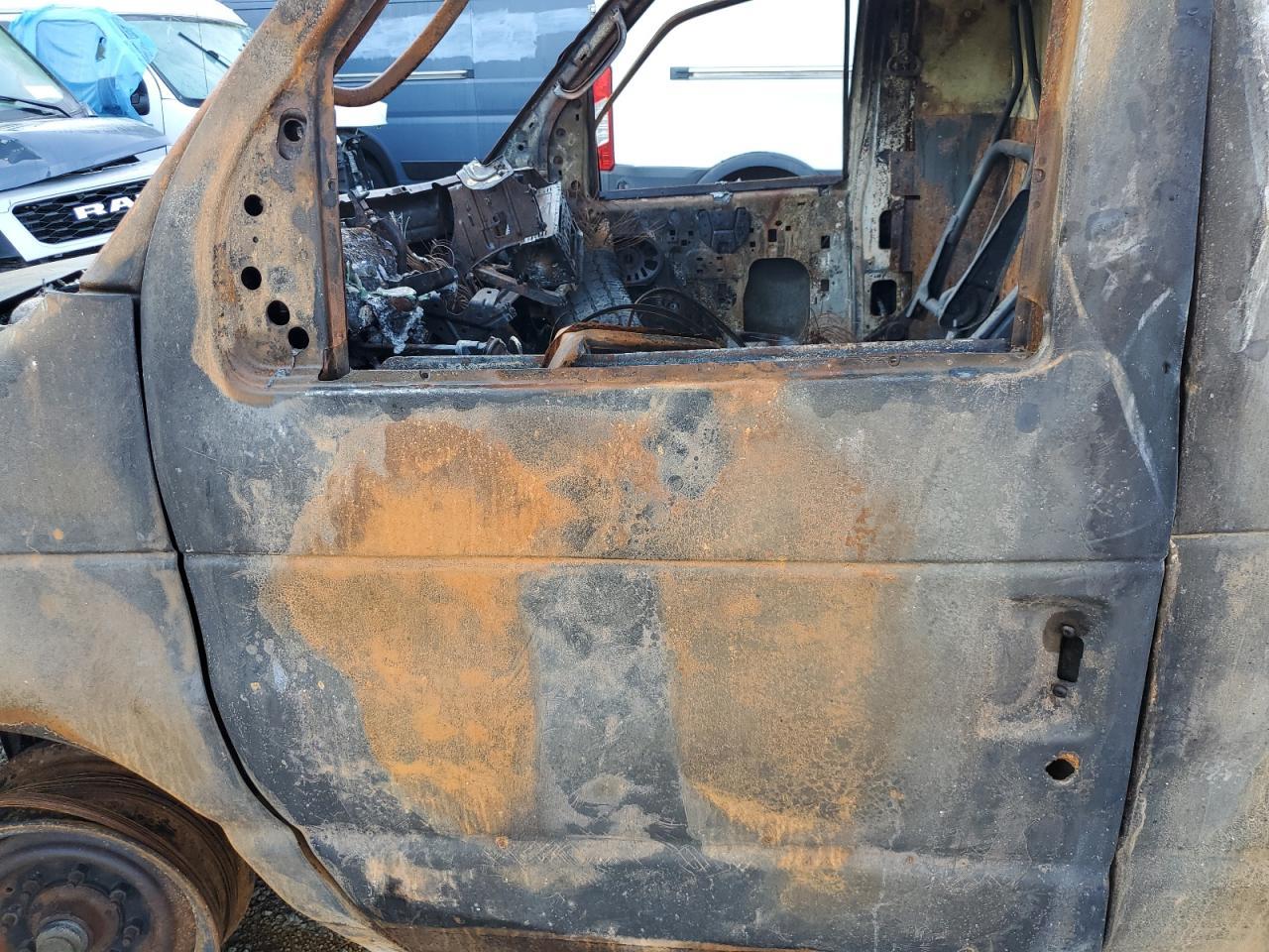 2012 Ford Econoline E250 Van - Фото 7