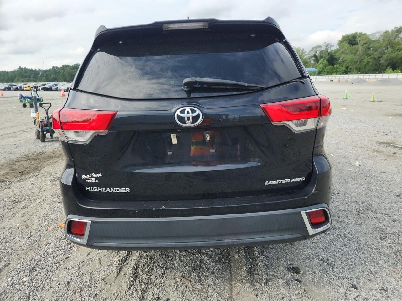 2019 Toyota Highlander Limited - Image 6