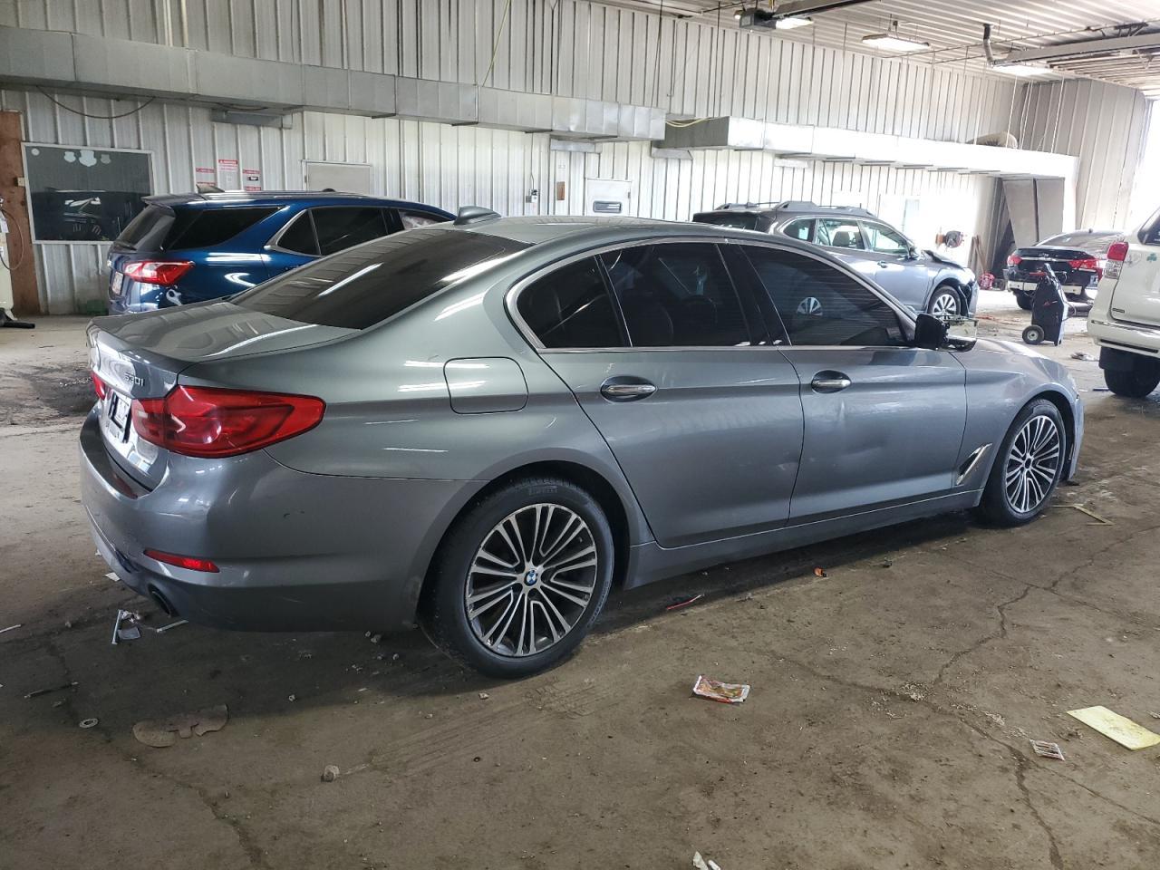 2017 BMW 530 Xi - Image 3