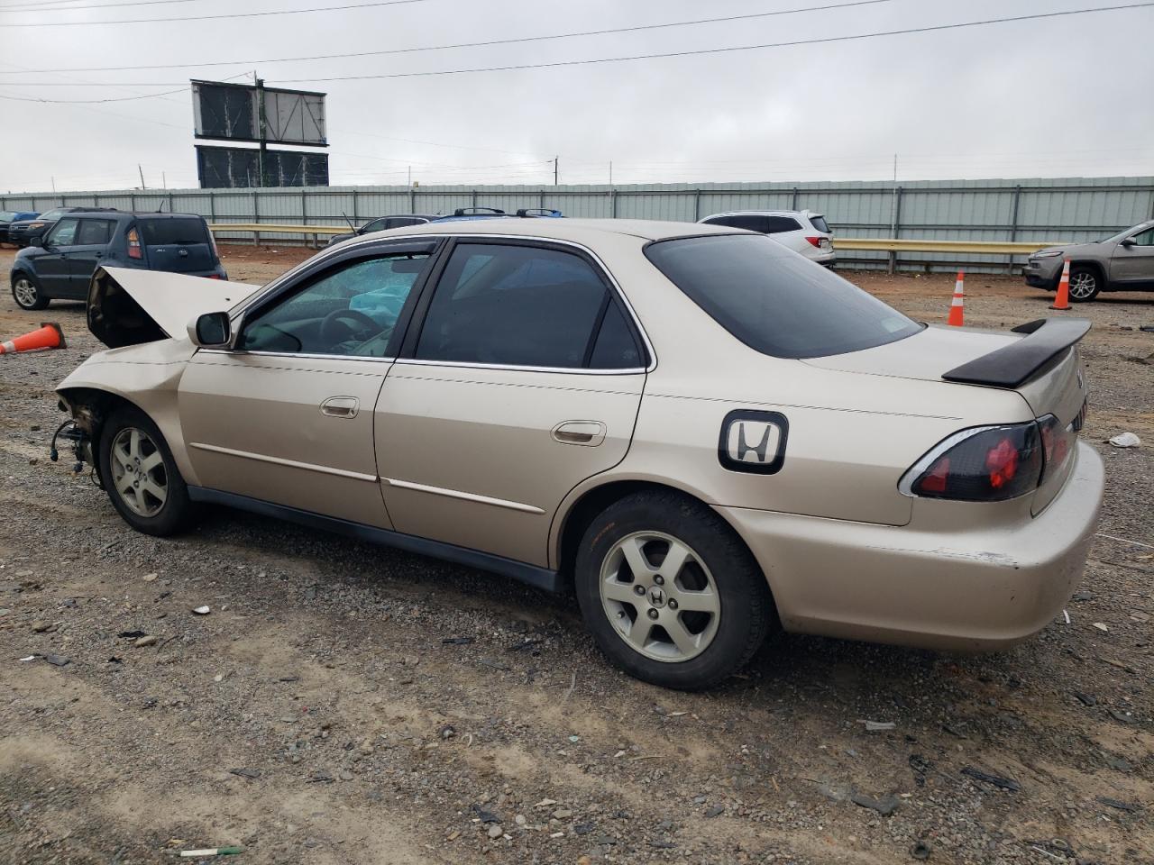 2000 Honda Accord - Image 2