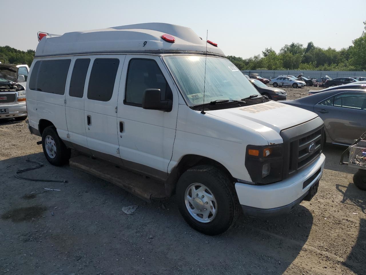 2012 Ford Econoline E250 Van - Фото 4