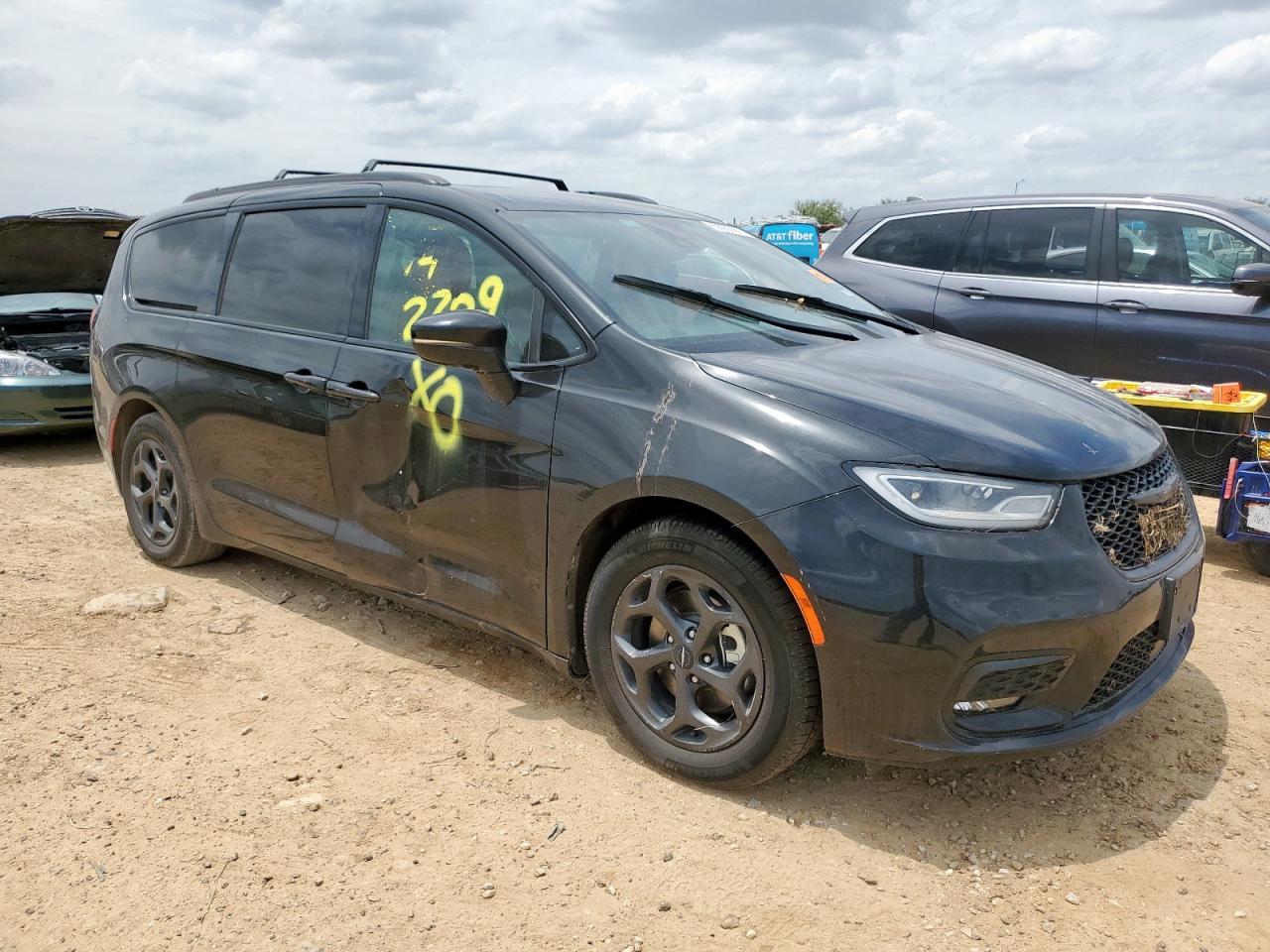 2021 Chrysler Pacifica Hybrid Limited - Image 4