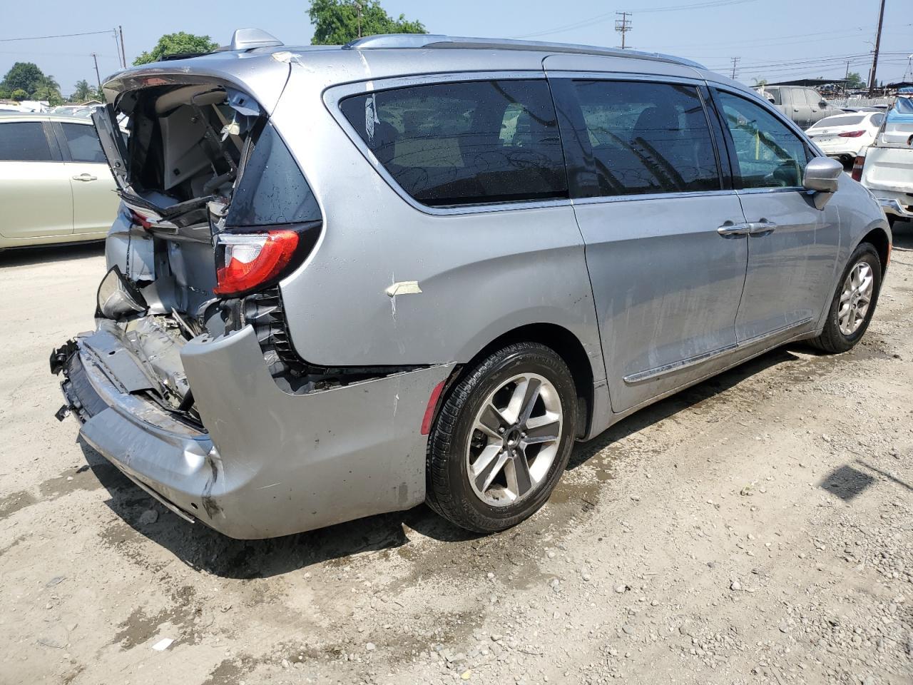2020 Chrysler Pacifica Touring L - Image 3