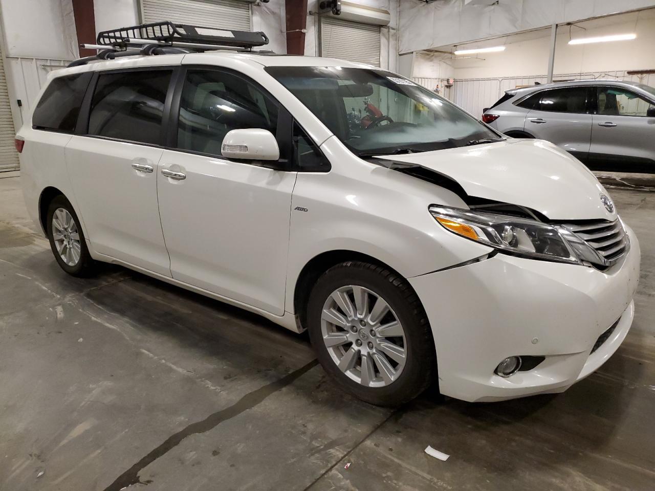 2017 Toyota Sienna Xle - Фото 4