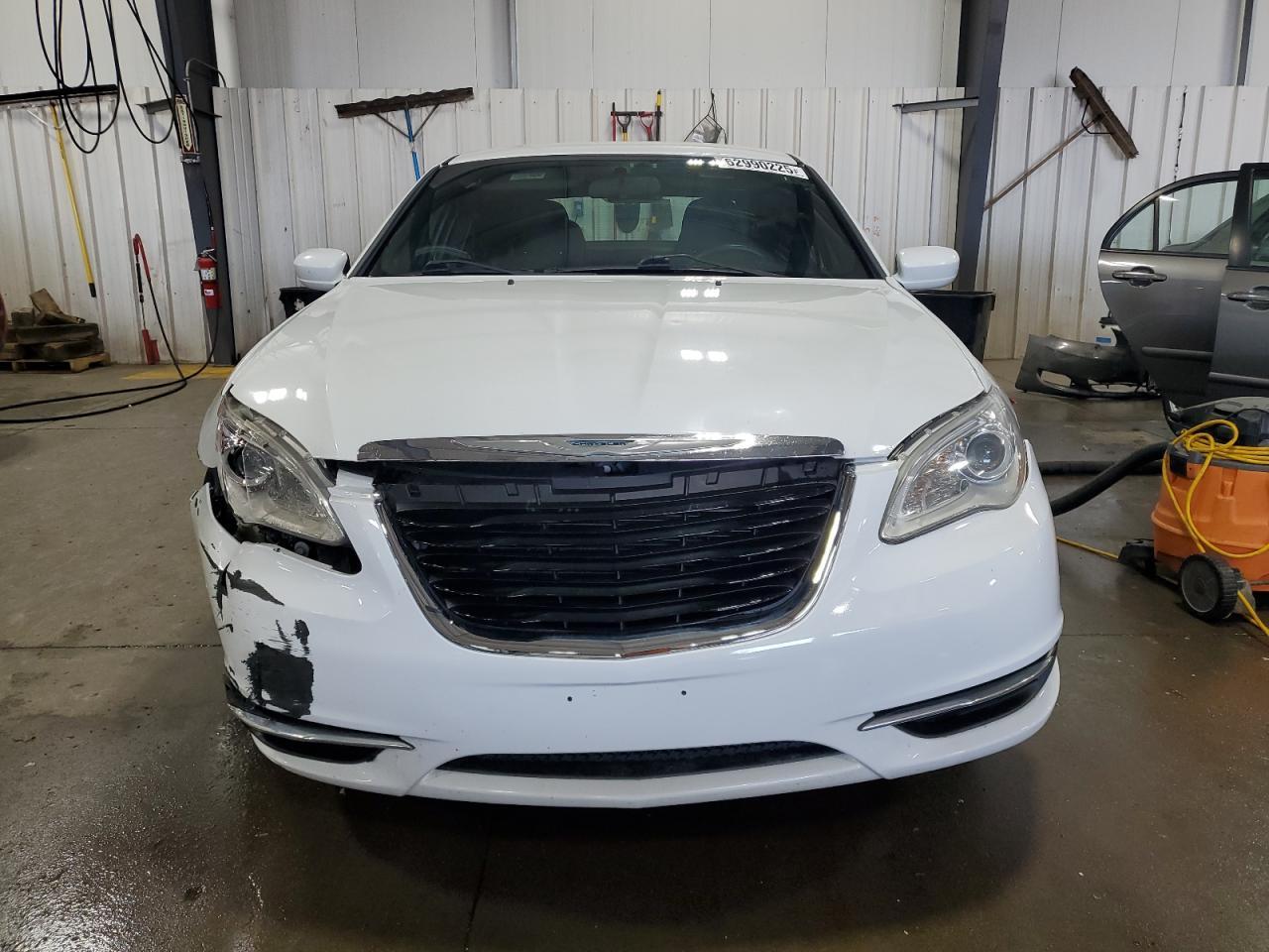 2014 Chrysler 200 Lx - Фото 5