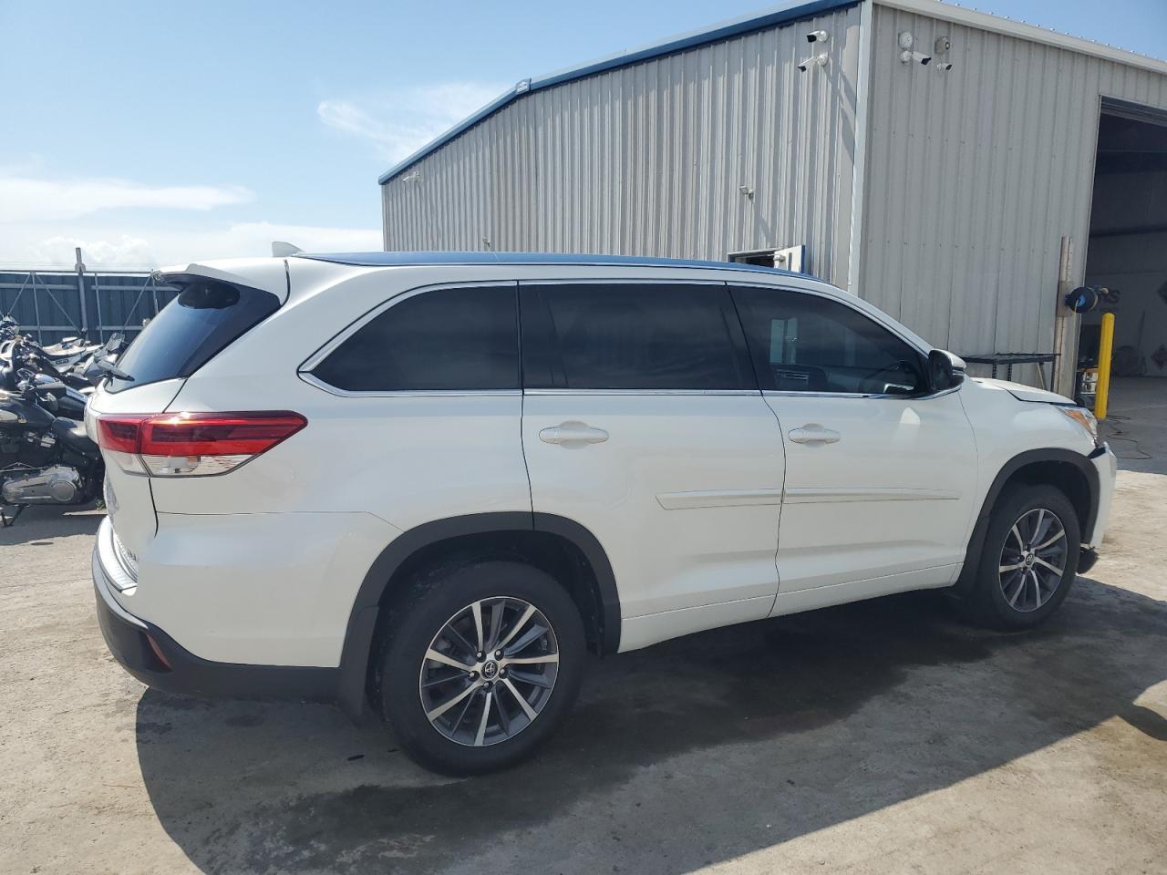 2018 Toyota Highlander Se - Фото 3