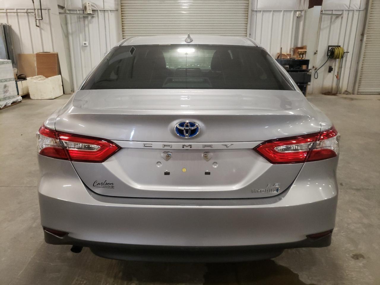 2020 Toyota Camry Le - Фото 6