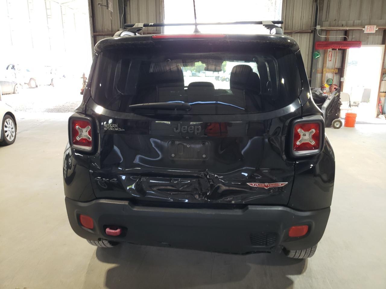 2017 Jeep Renegade Trailhawk - Image 6
