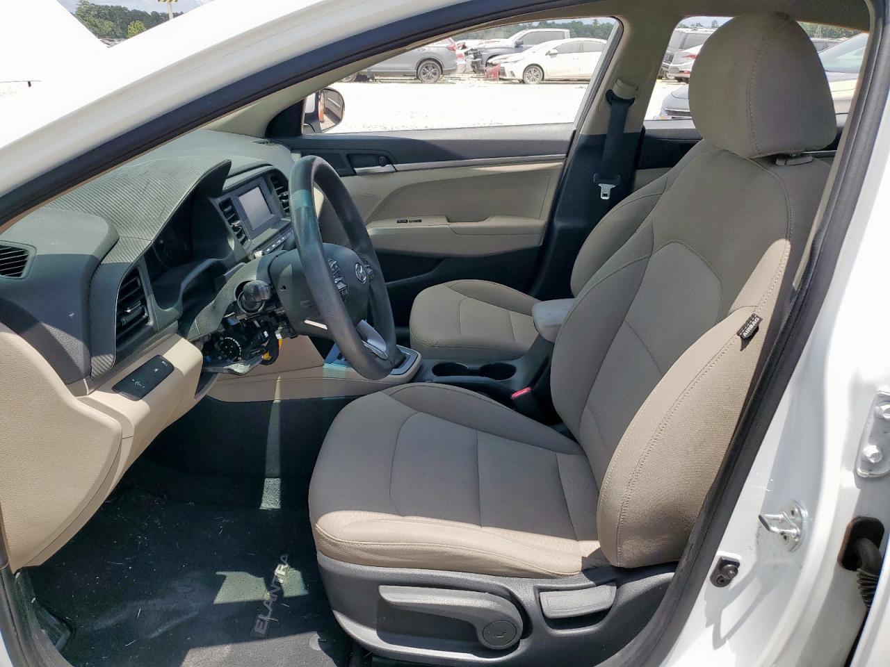 2020 Hyundai Elantra Se - Image 7