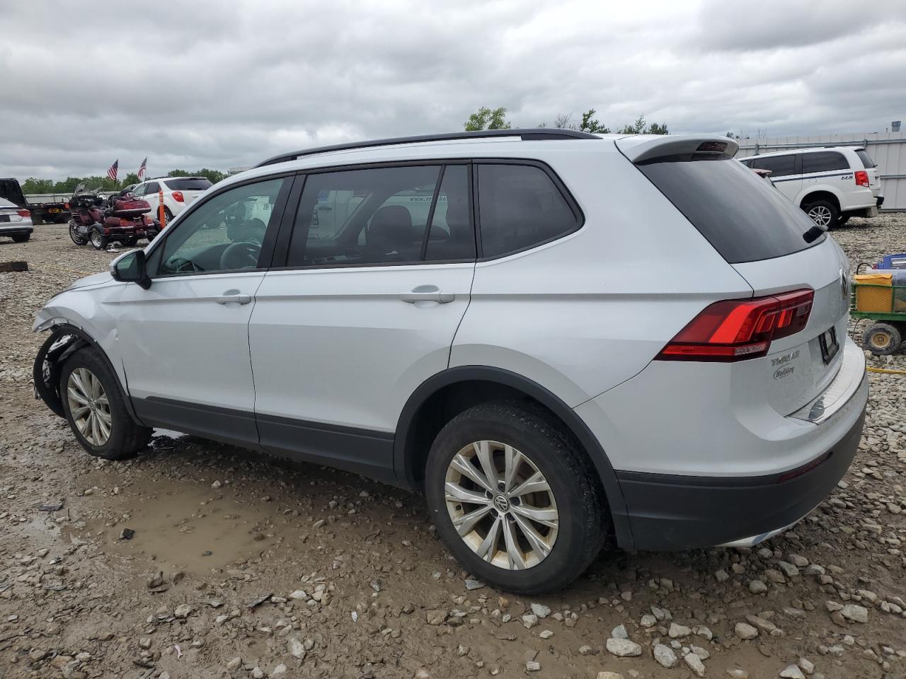 2018 Volkswagen Tiguan S - Фото 2