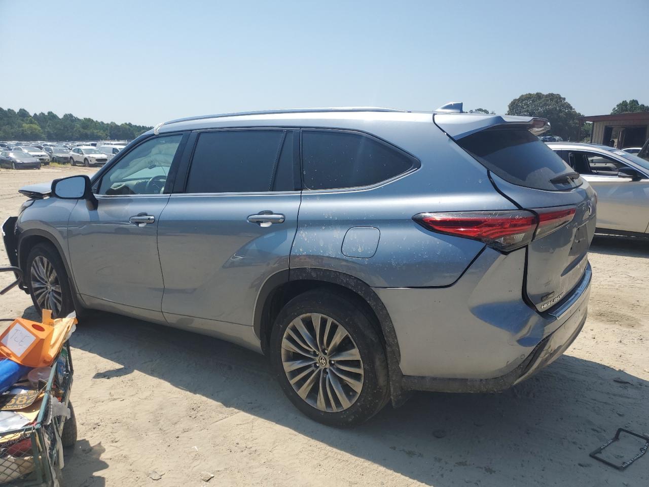 2021 Toyota Highlander Platinum - Image 2