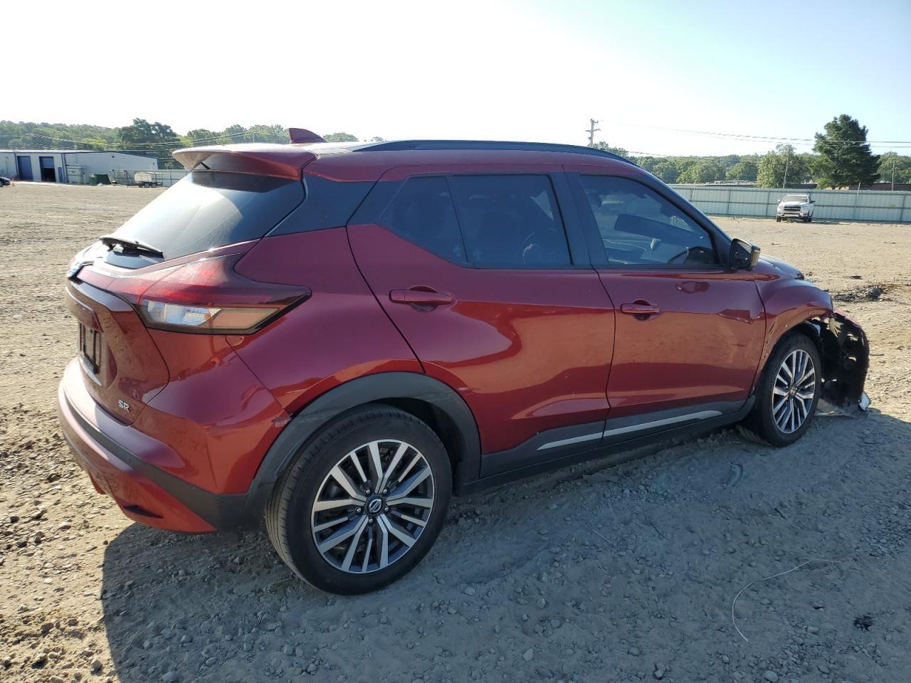 2021 Nissan Kicks Sr - Image 3