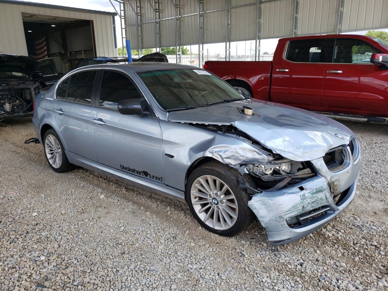 2010 BMW 335 Xi - Image 4