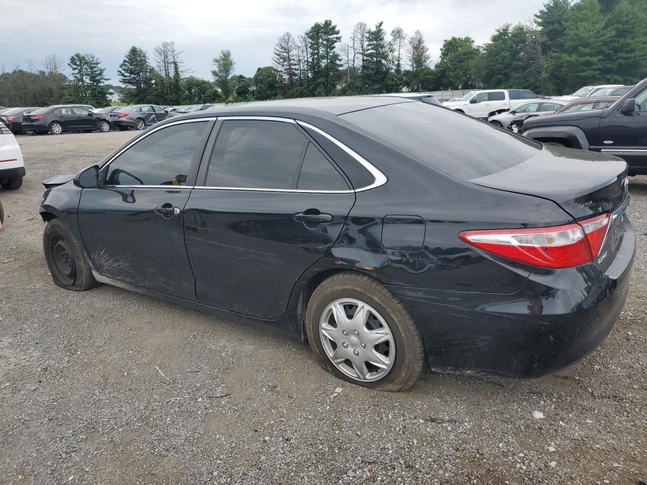 2015 Toyota Camry Le - Фото 2