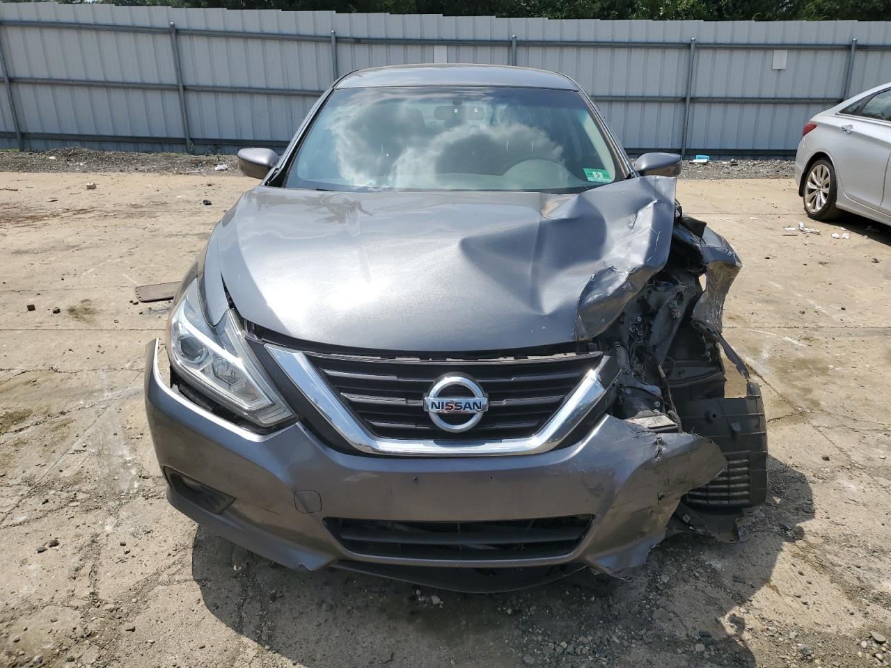 2018 Nissan Altima 2.5 - Image 5