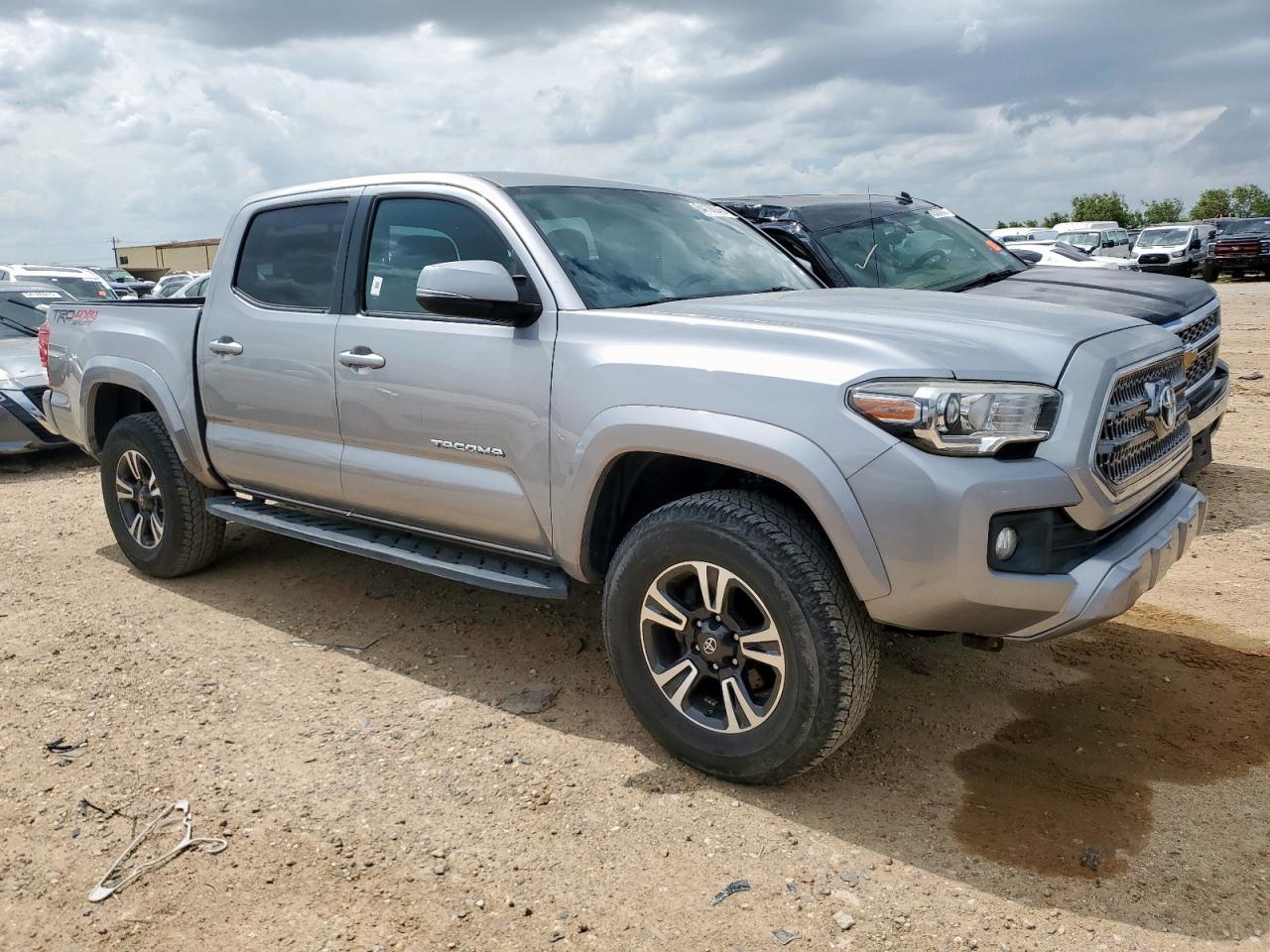2017 Toyota Tacoma Double Cab - Image 4