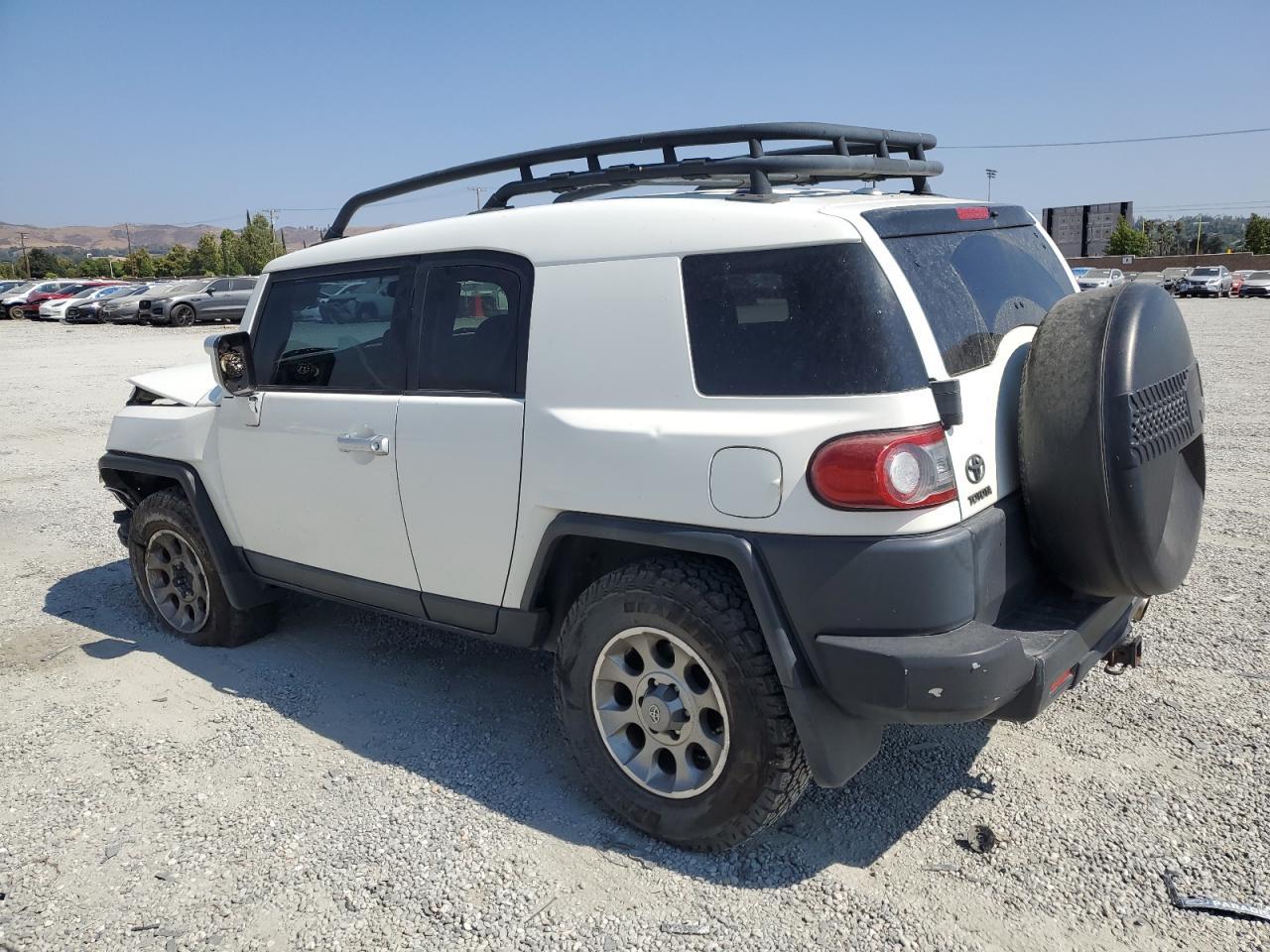 2013 Toyota Fj Cruiser - Image 2