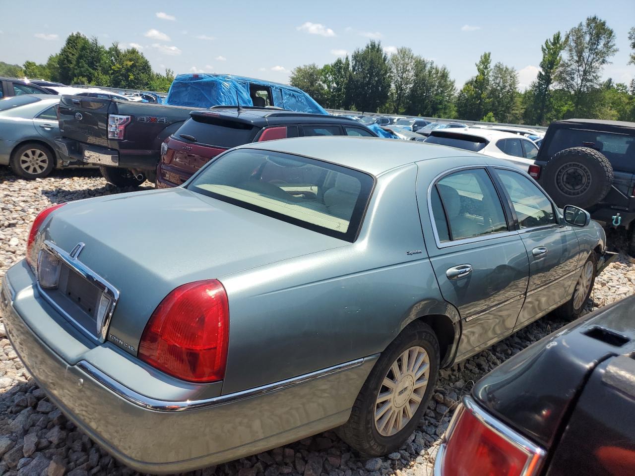 2004 Lincoln Town Car Executive - Фото 3