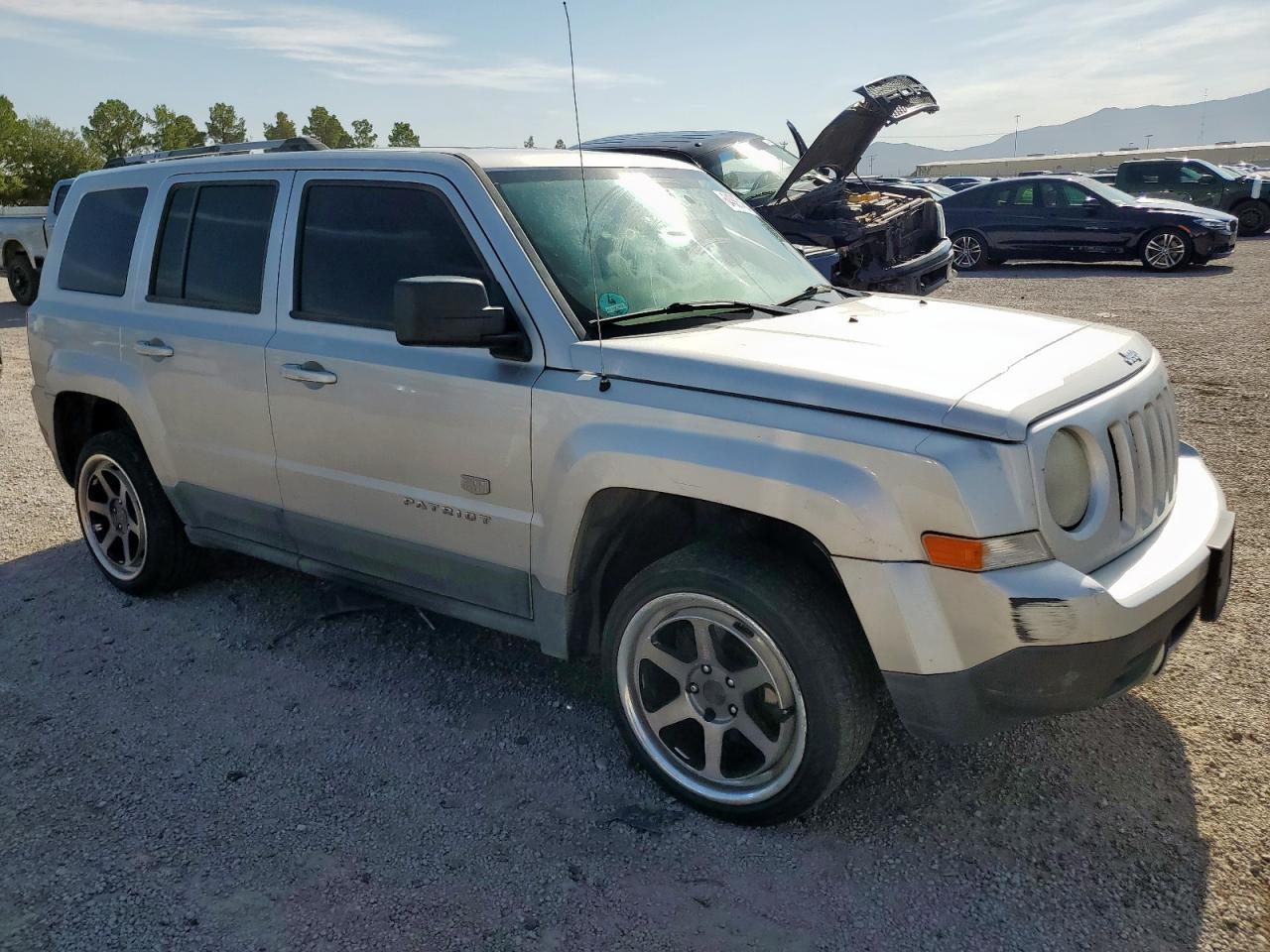2011 Jeep Patriot Latitude - Фото 4