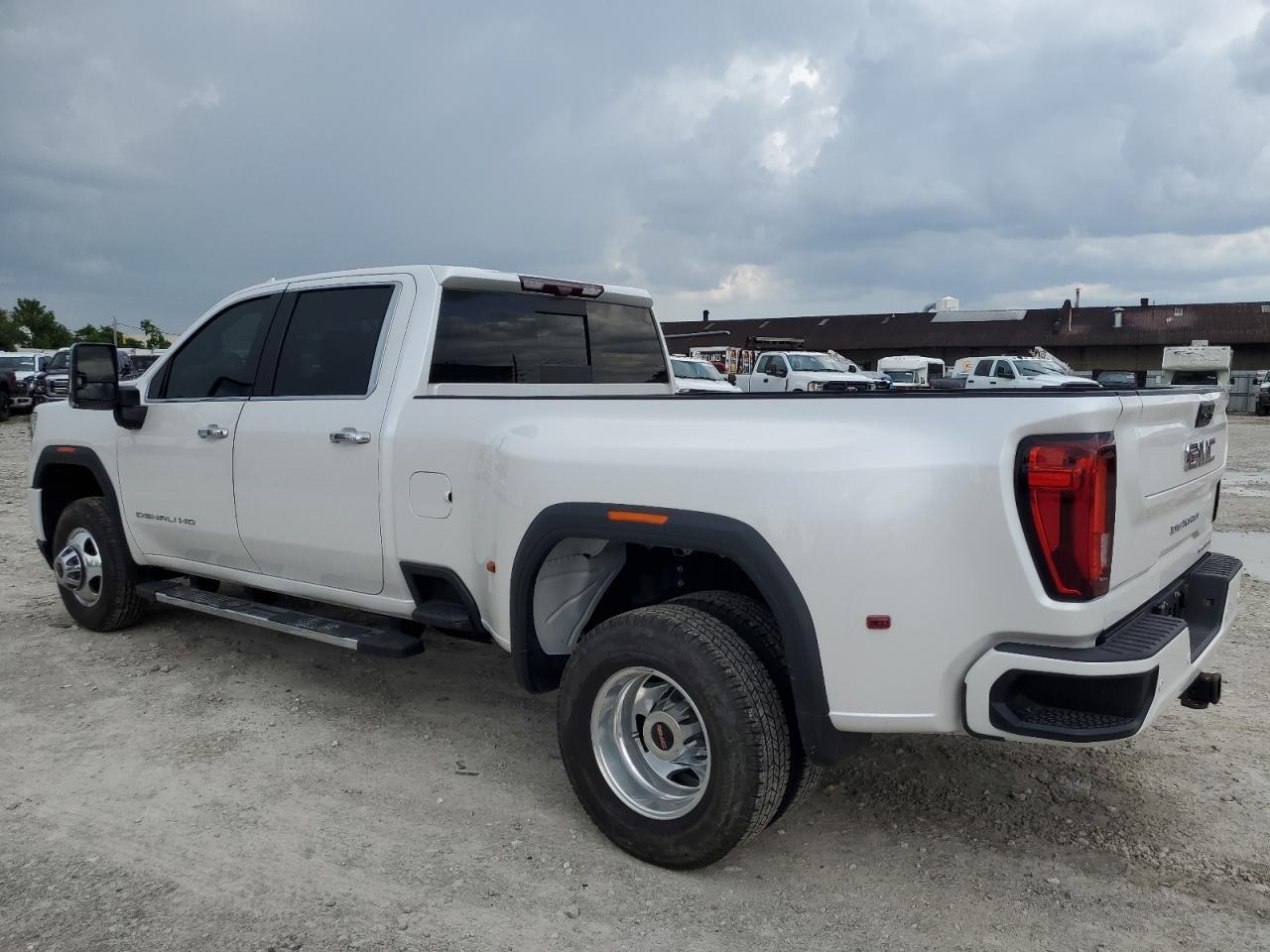 2022 GMC Sierra K3500 Denali - Фото 2