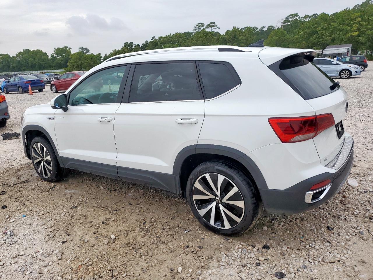 2022 Volkswagen Taos Se - Фото 2