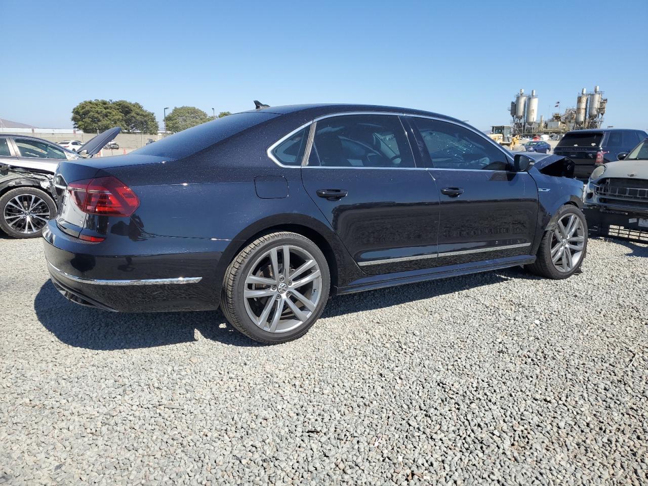 2017 Volkswagen Passat R-Line - Фото 3