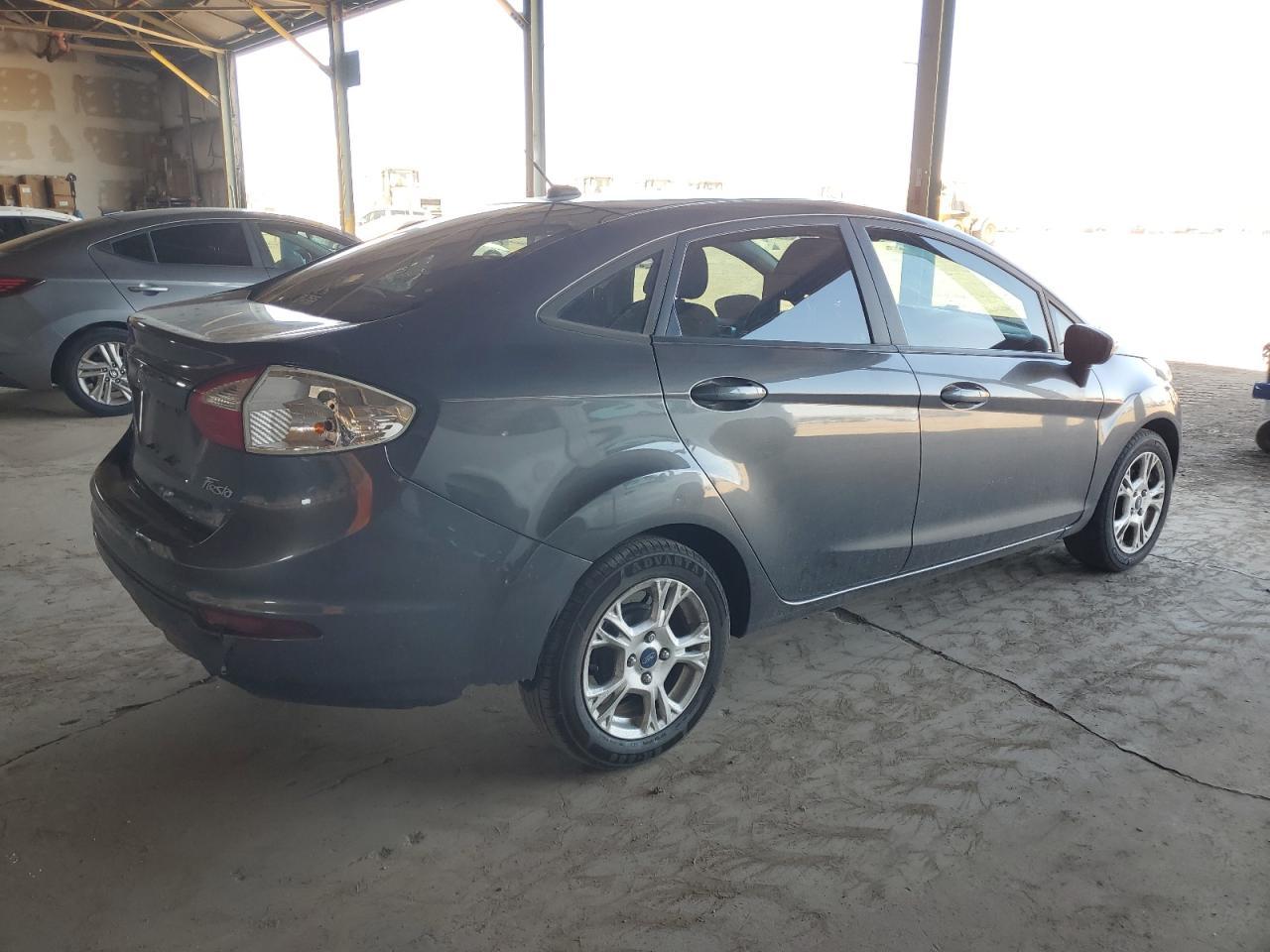 2015 Ford Fiesta Se - Фото 3