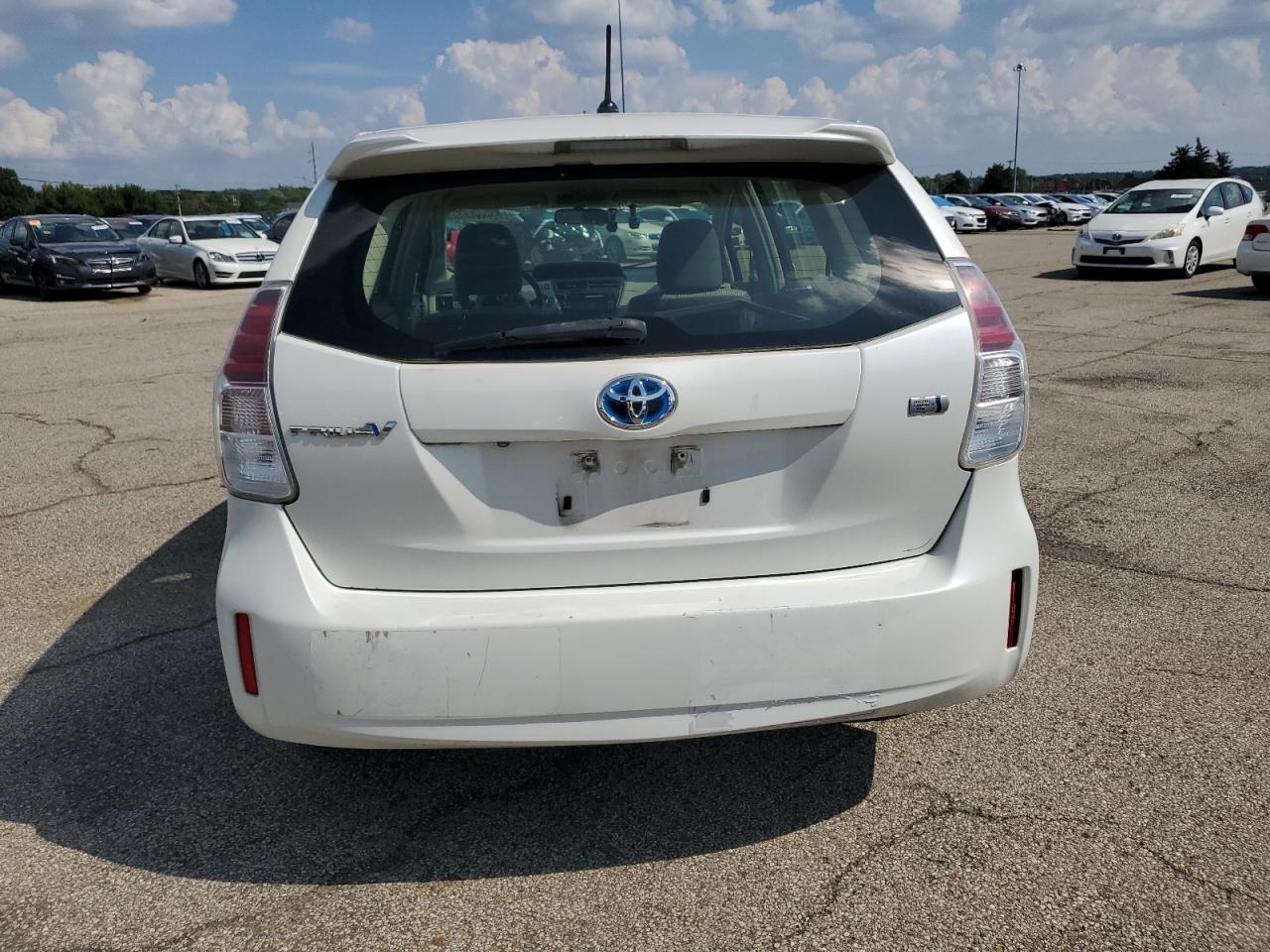 2015 Toyota Prius V - Image 6