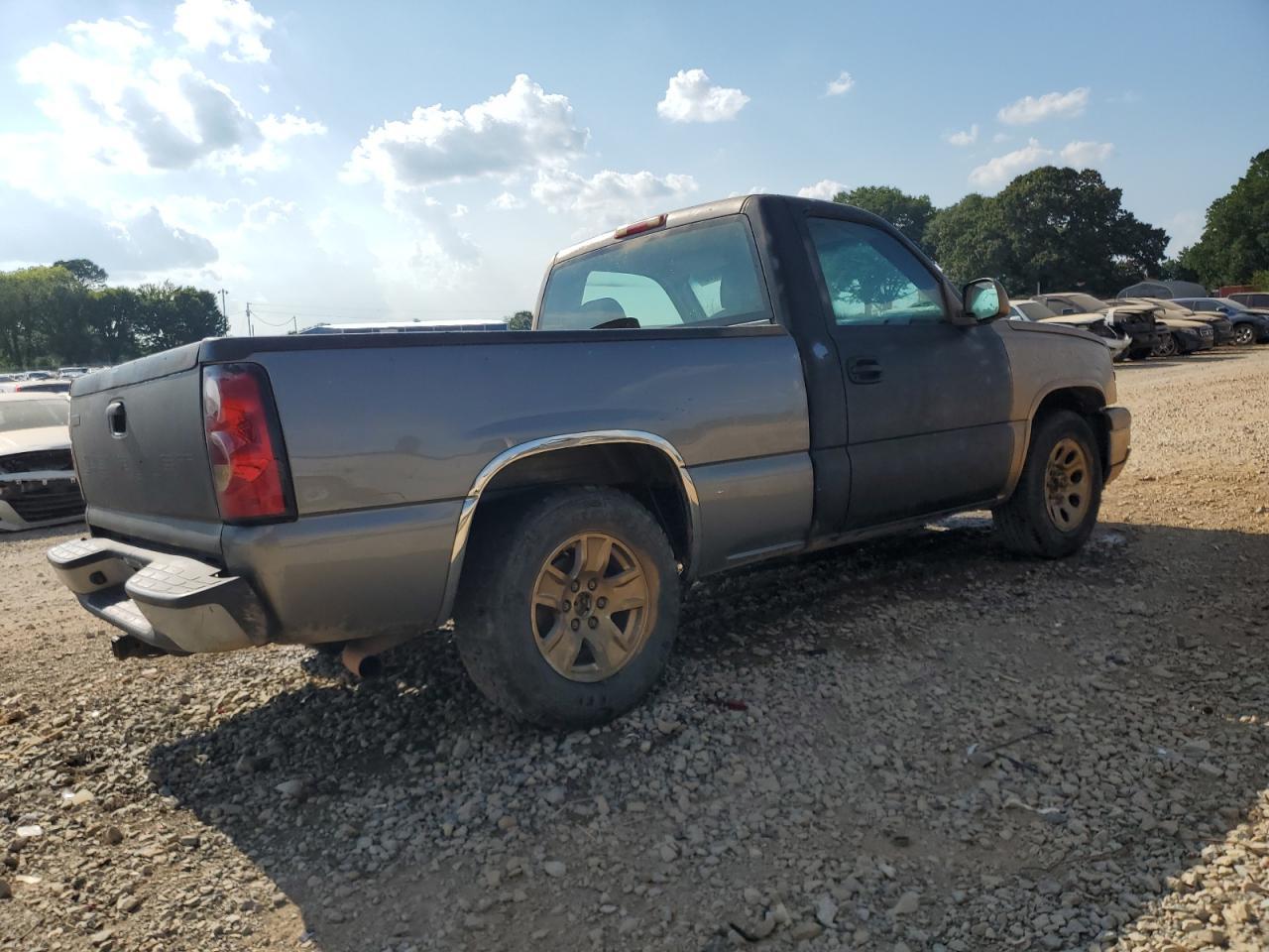2007 Chevrolet Silverado C1500 Classic - Image 3